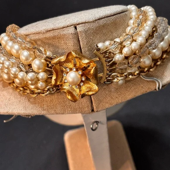 Elegant Multi-Strand Pearl and Gold Necklace - Picture 11 of 12